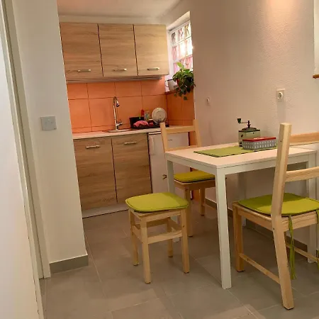 Janko By El-pi Tours 니바이스