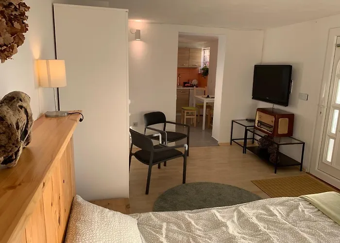 Janko By El-pi Tours * Нивице